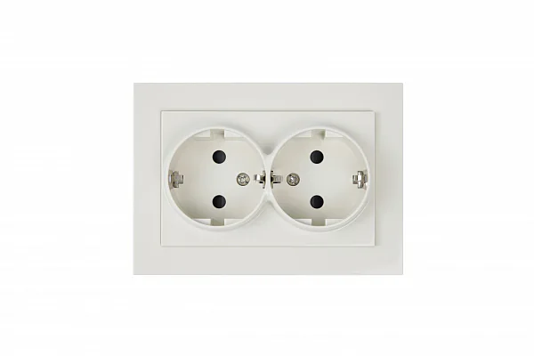 Розетка SCHUKO© двойная с защитными шторками 16A 250V~ 2P+T, цвет слоновая кость