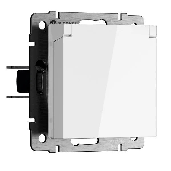 WL01-SKGSC-01-IP44 / Розетка влагозащ. с зазем. с защит. крышкой и шторками (белая)