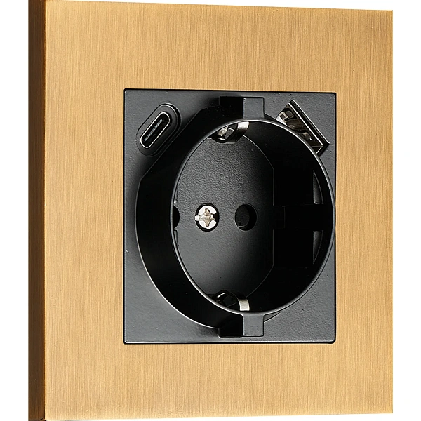 Donel N96 Розетка Schuko с зарядным устройством USB A+C, с защитными шторками, Латунь, серия DT